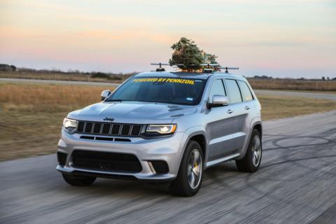 Snelste Kerstboom ter wereld Jeep Grand Cherokee Trackhawk Hennessey