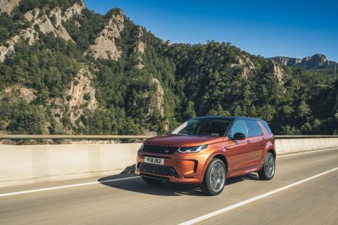 Land Rover Discovery Sport D250R-Dynamic S rijder 3 4 voor