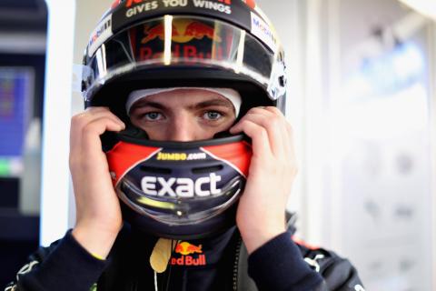 Max Verstappen helm op 2017 wintertests Barcelona