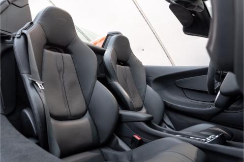 McLaren 570 S Spider interieur stoelen