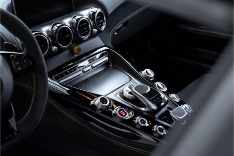 Mercedes AMG GT R Louwman Exclusive interieur detail middenconsole