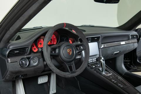 Porsche 911 GT2 RS Weissach interieur deur open