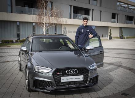 Real Madrid Audi RS3 Courtois