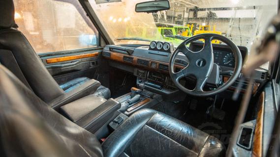 Range Rover Commando 6x6 dashboard