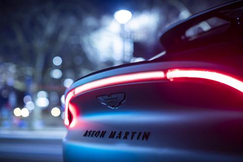 Aston Martin DBX by Q armsteun deur