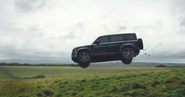 Land Rover Defender Springt