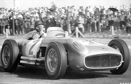Juan Manuel Fangio rijder 3 4 voor GP van Argentinië 1955 Netflix-docu over Fangio