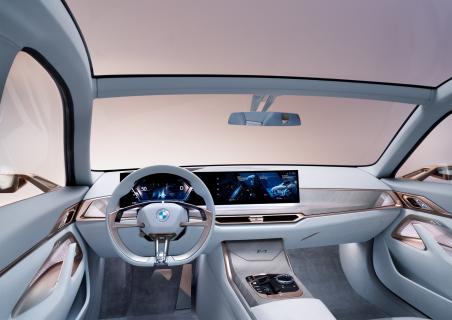 BMW i4 Concept dashboard stuur