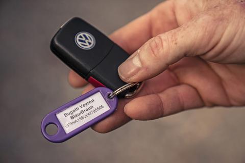 Waarom deze Veyron een Volkswagen-sleutel heeft
