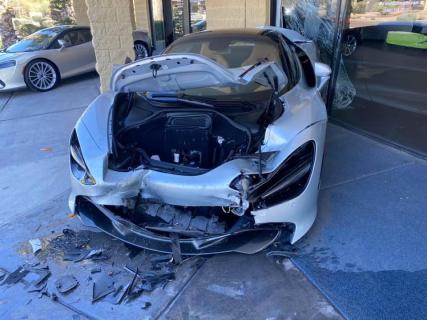 BMW X5 McLaren 720S Crash