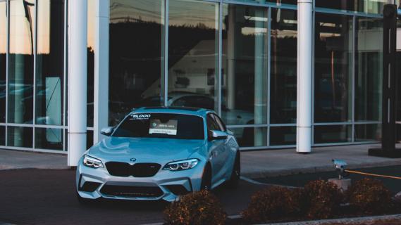 BMW M2 bij dealer