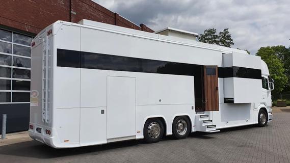 Scania-camper met kleine garage