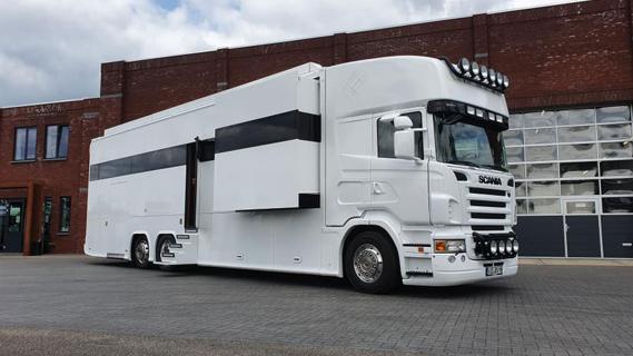 Scania-camper met kleine garage