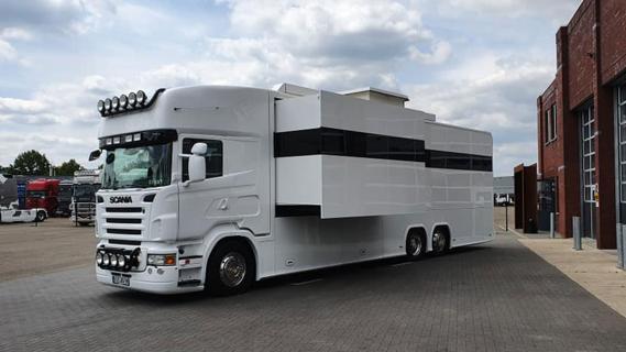 Scania-camper met kleine garage