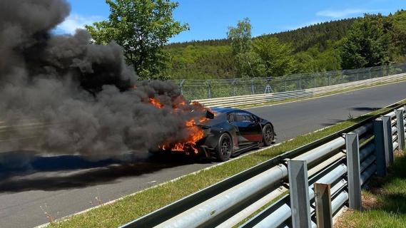 Straatlegale Lamborghini Huracan Super Trofeo brandt