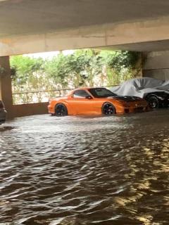 Mazda RX-7 gered van overstroming