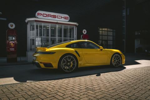 Porsche 911 Turbo S Geel in Nederland