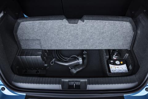 Stekkers in de kofferbak van de Renault Captur E-Tech PHEV 2020