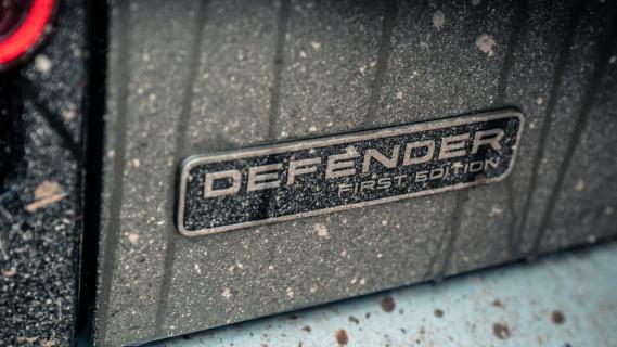 Badge Land Rover Defender D240 SE
