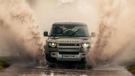 Spetters modder vies Land Rover Defender D240 SE
