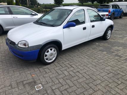 Opel Corsa met twee voorkanten