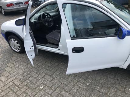 Opel Corsa met twee voorkanten