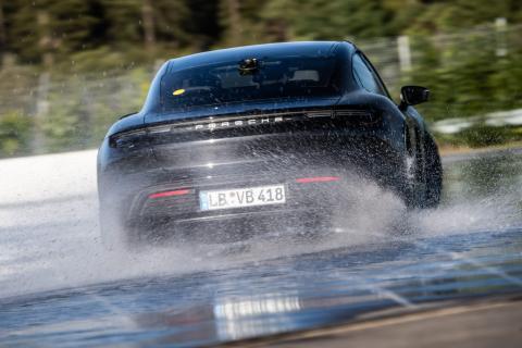 Porsche Taycan drift record 2020