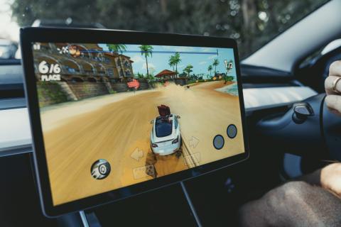 Scherm Tesla Model 3 navigatie game kart