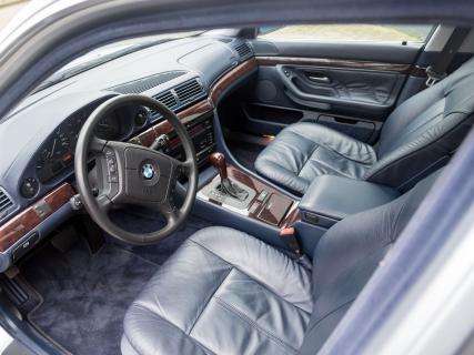 BMW 750i V12 E38