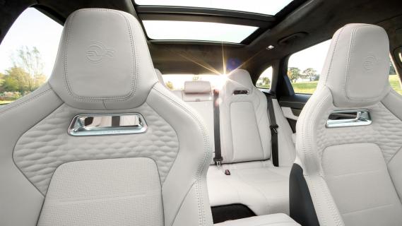 Interieur Jaguar F-Pace SVR facelift 2020