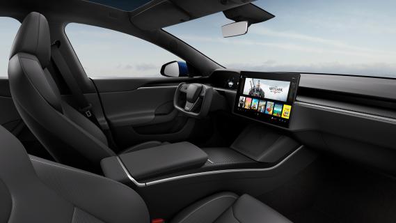 Halve stuur in het interieur van de vernieuwde Tesla Model S (2021)