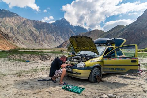 Tajikistan - Pamir Highway, fixinf of small issue