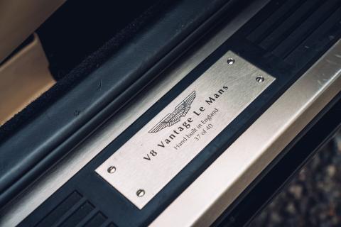 Badge Aston Martin Vantage V600