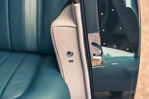 Bentley Continental Flying Spur S1 Lunaz EV restomod interieur deurlijst