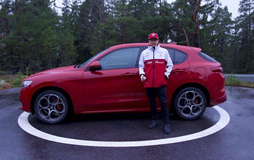 Hagel sloopt Alfa van Kimi Räikkönen