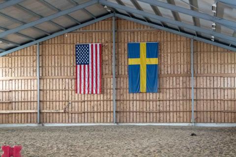 Zweedse en Amerikaanse vlaggen
