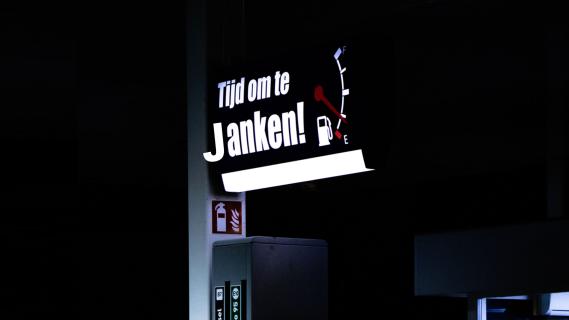 Benzineprijs 3 euro 'Benzineprijzen stijgen niet door CO2-heffing'