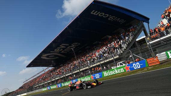 Tribune Max Verstappen op Circuit Zandvoort tijdens de GP van Nederland