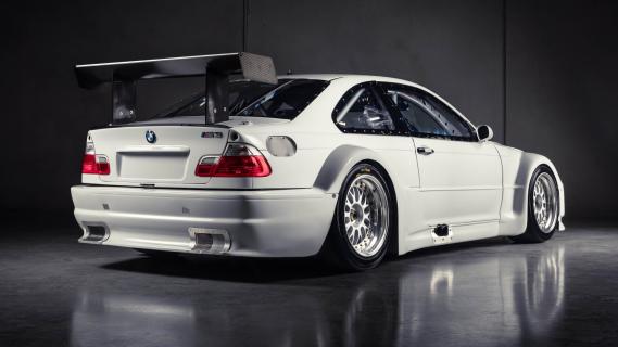 Achterkant BMW M3 GTR met V8 uit E39 M5