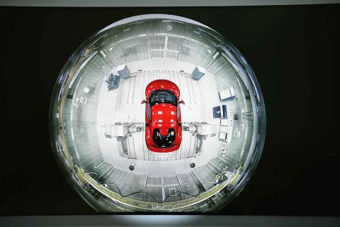 Ferrari 296 GTB in fabriek boven