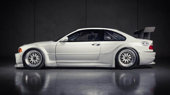 Zijkant BMW M3 GTR met V8 uit E39 M5