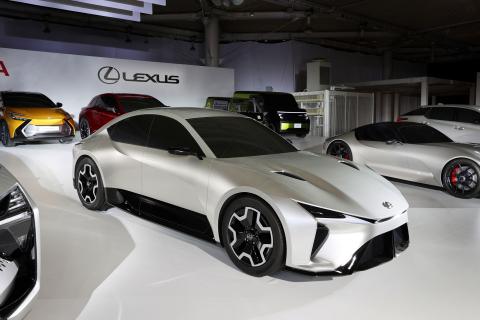 Elektrische Lexus Coupé