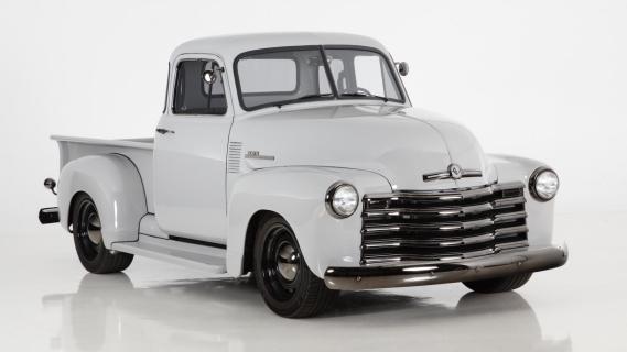 Chevrolet Thriftmaster van Icon in de studio