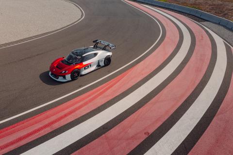 Porsche Mission R (2021) op het circuit