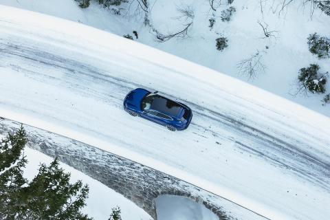 Porsche Taycan Turbo Sport Turismo sneeuw ijs