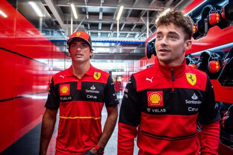 2e vrije training van de GP van Australië 2022 Carlos Sainz en Charles Leclerc