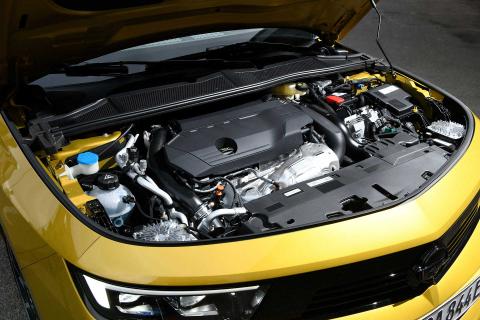 Motorkap en motor Opel Astra 1.6 Turbo Hybrid