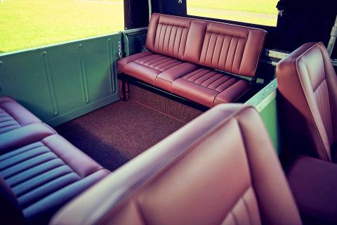 Everrati Land Rover 2022 restomod: interieur stoelen achterbank