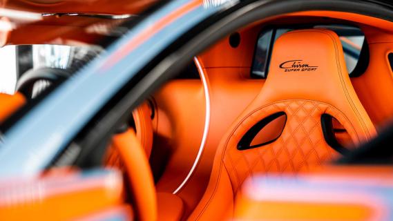 Bugatti Chiron Super Sport interieur stoelen (oranje)