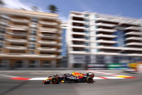 Max Verstappen bij de chicane in Monaco